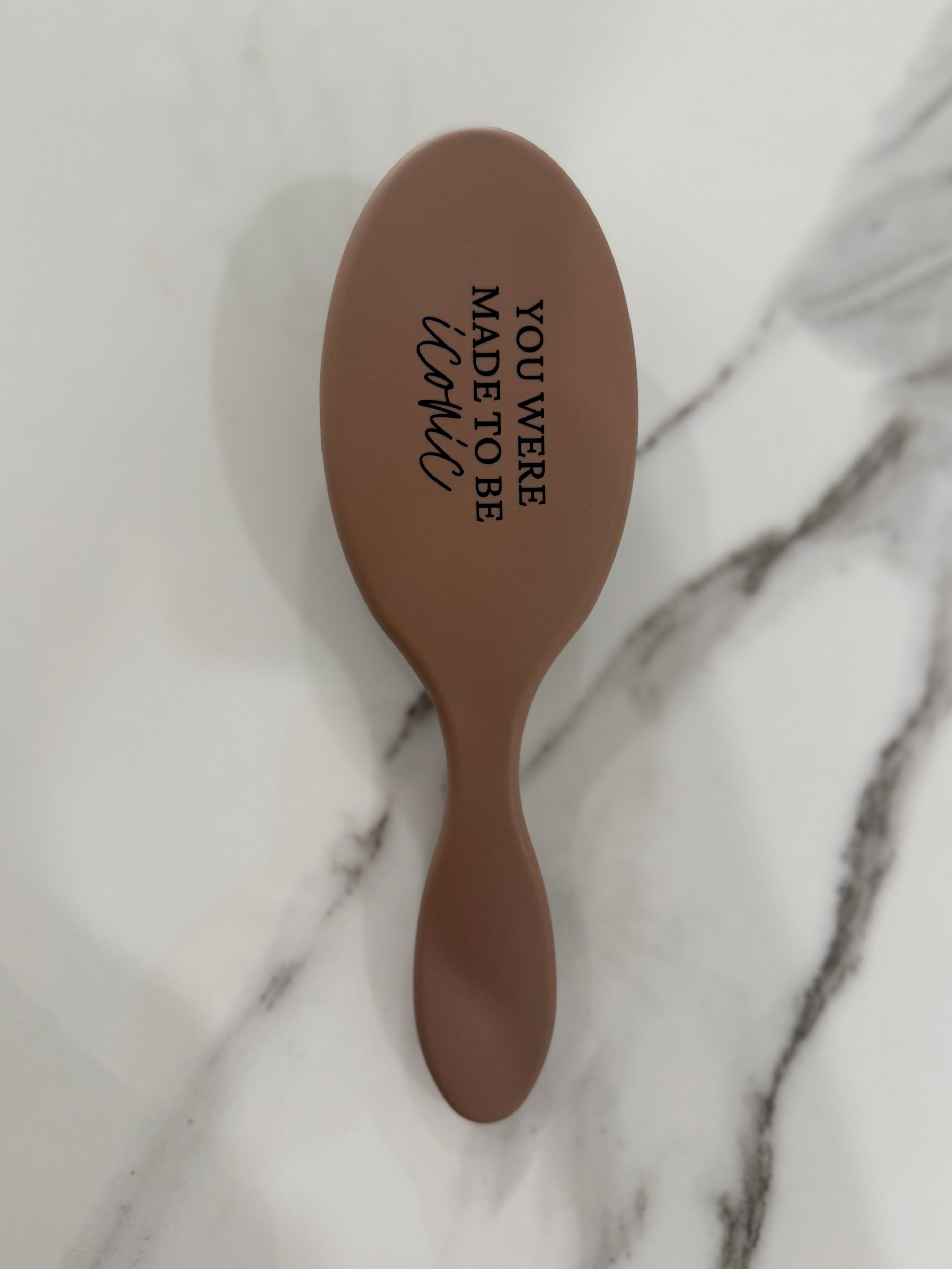 Lightweight Stitched™ Signature Brush for wet and dry extension care