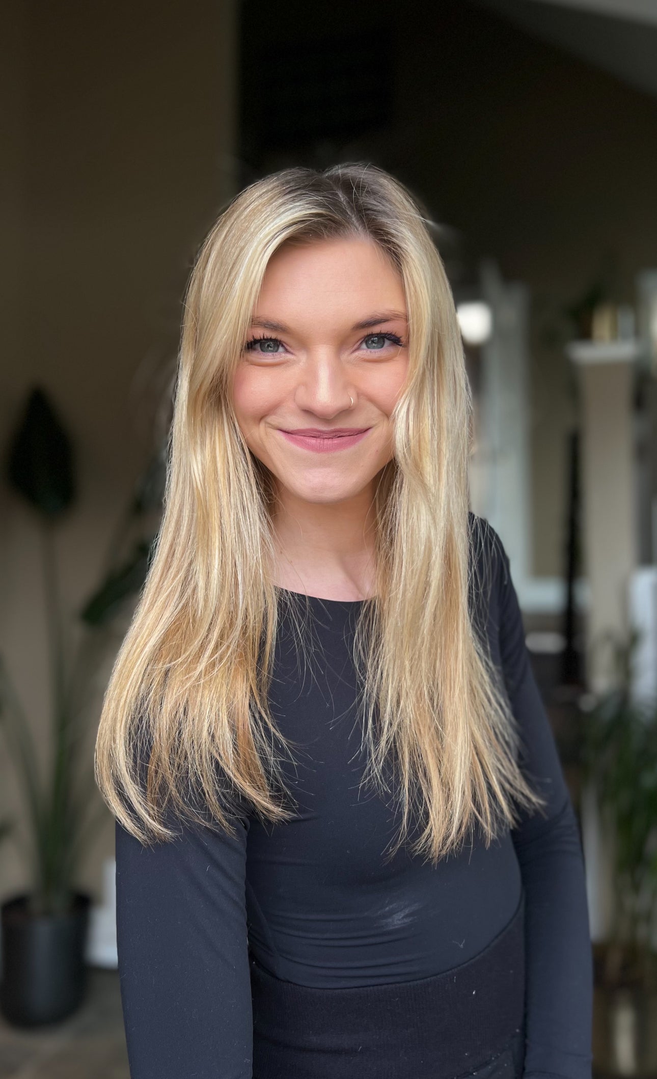 Client with natural, straight blonde hair before Stitched Seam Weft™ extensions by Stitched Hair